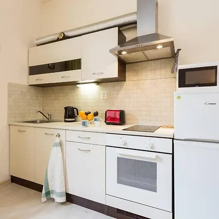 Sensational Location Studio Apartment Prag